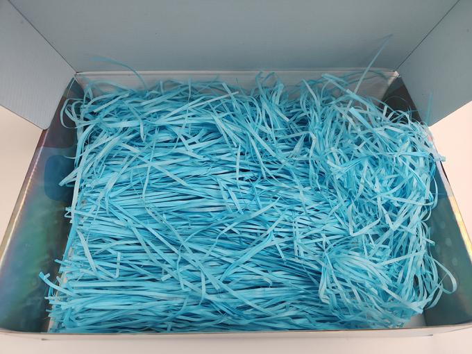 Drukowanie grawerowane Kompatybilne papierowe wycinki kręgosłupkowe Raffia Papier rozdrobniony do wypełniania dekoracyjnego 8